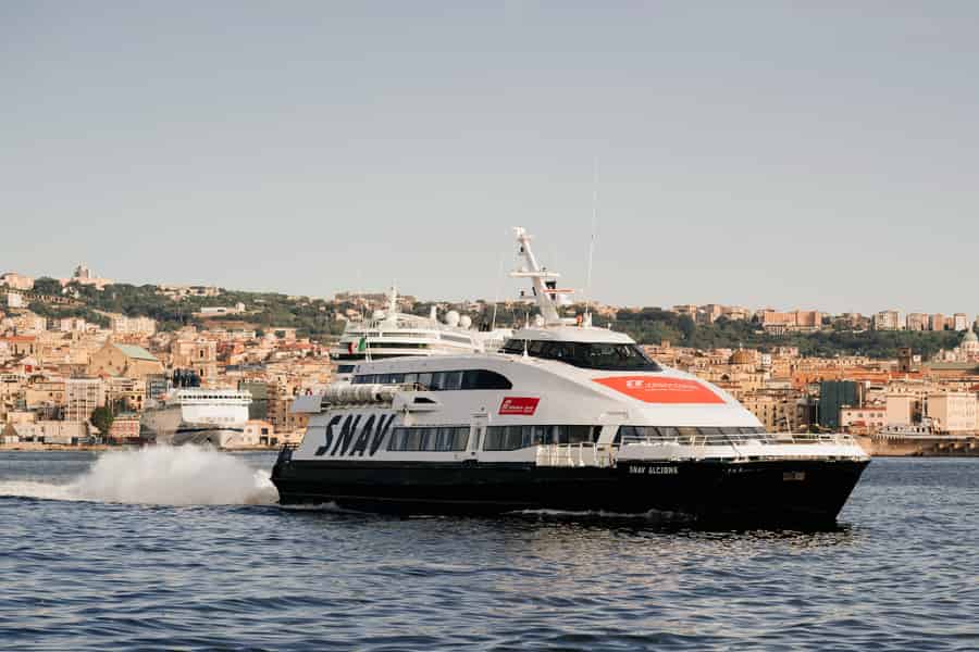 Neapel: Schnelle Fährfahrt zwischen Neapel und der Insel Procida. Foto: GetYourGuide Neapel: Schnelle Fährfahrt zwischen Neapel und der Insel Procida. Foto: GetYourGuide