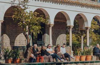 Sevilla: Alcázar Fast-Track-Zugang mit Tour mit Guide