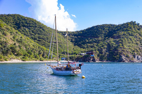 Tour privado Parque Tayrona Anna Lezah Capacidad para 12 personas