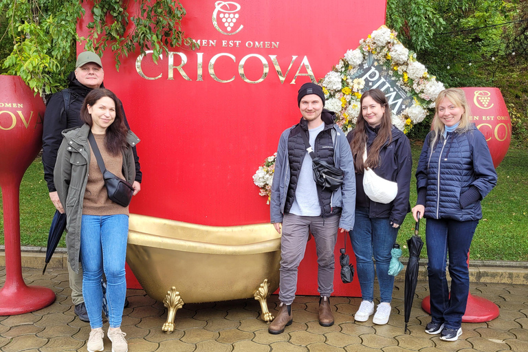 Mołdawia: winnica Cricova, Stary Orhei i klasztor CurchiMołdawia: klasztor Curchi, Orheiul Vechi i winiarnia