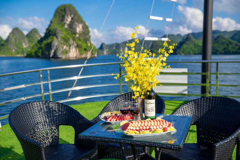 Desde Hanoi: Crucero de lujo de un día por la bahía de Ha Long con comida y kayakExcursión con punto de encuentro en el puerto de Tuan Chau