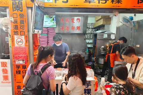 From Taipei: Jiufen and Shifen Day Trip with Guide Bus tour