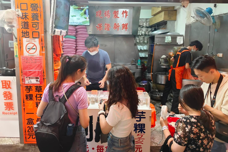 From Taipei: Jiufen and Shifen Day Trip with Guide Bus tour