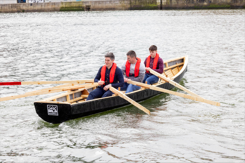 Dublin: River Liffey Currachs Rowing Experience Currach Liffey Tour
