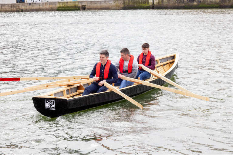 Dublin: River Liffey Currachs Rowing Experience Currach Liffey Tour