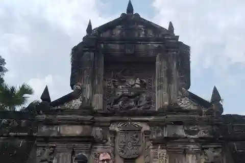 Real Manila: Historical and Present Day