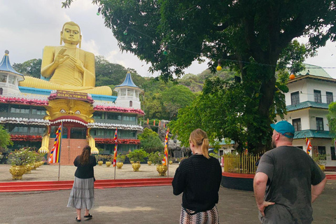 Sigiriya to Kandy : Artisan Trail & Cultural Transfer