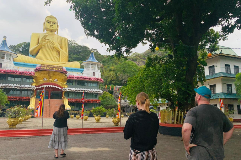 Sigiriya to Kandy : Artisan Trail & Cultural Transfer
