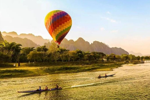 Vang Vieng: Caiaque e Balão de Ar Quente com Serviço de Busca no Hotel