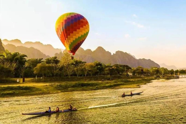 Vang Vieng: Caiaque e Balão de Ar Quente com Serviço de Busca no Hotel