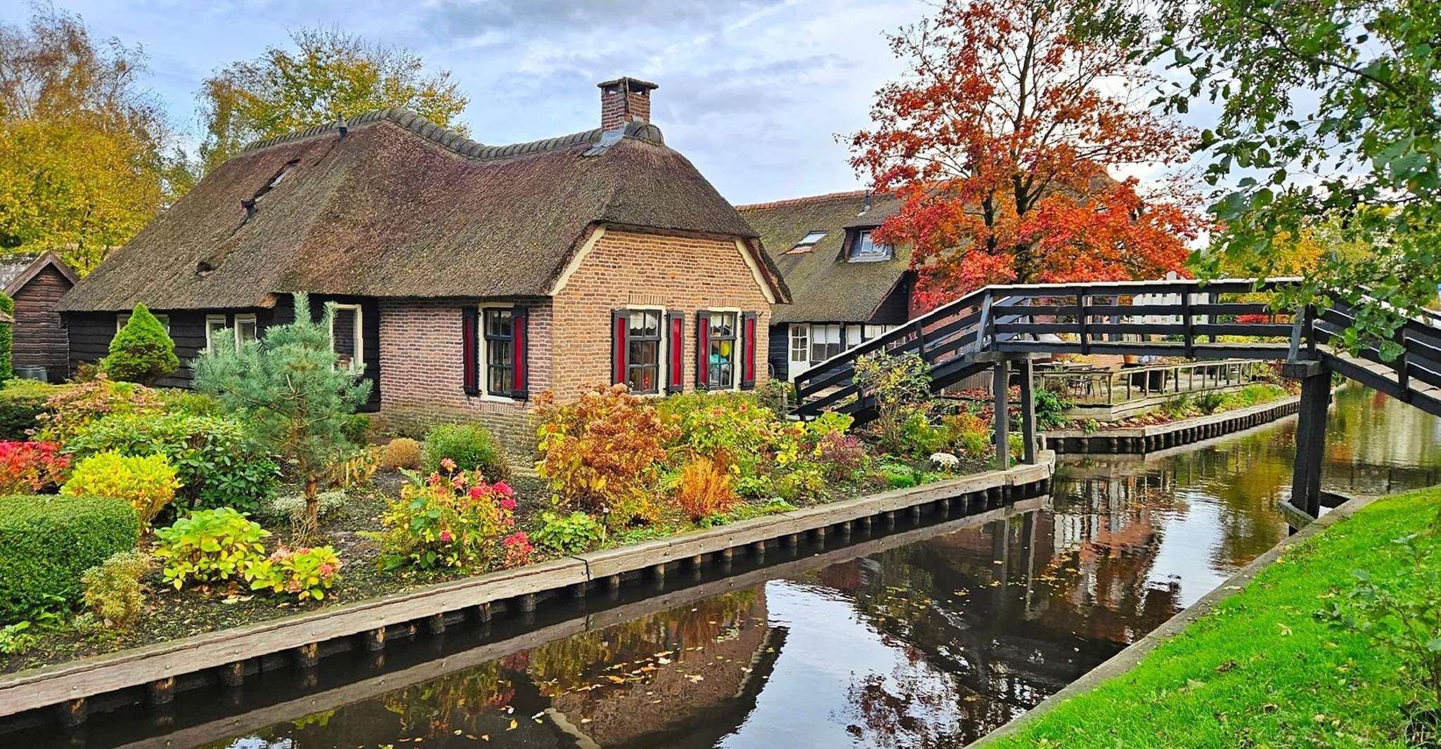 Amsterdam to Giethoorn & Zaanse Schans Small Group w/ Pickup photo 1