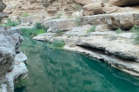 Muscat: Wadi Shab dagvullende tour met ophaalservice vanaf je hotel