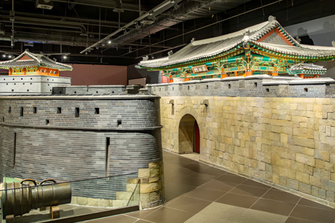 Seoul: National Museum & War Memorial Korea Small Group Tour English Guide