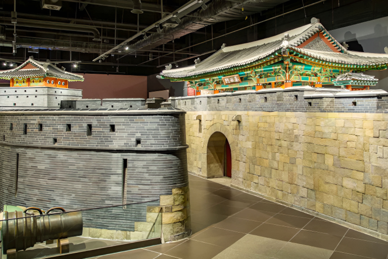 Seoul: National Museum & War Memorial Korea Small Group Tour English Guide