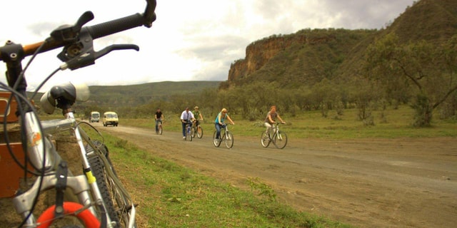 Nairobi: Lake Naivasha & Hell’s Gate National Park Day Tour