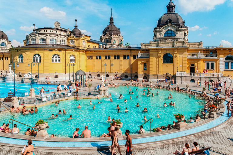 Budapest: día completo en el spa Széchenyi con visita opcional a PálinkaPase de día completo con cabina privada - HUNGARIA KONCERT