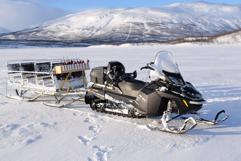 Abisko: Snowmobile sightseeing Snowmobile sightseeing - Driving 2 people on 1 machine