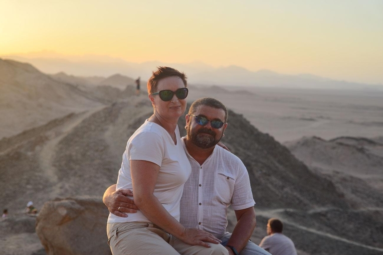 Au départ d'Hurghada : Visite des étoiles avec promenade en quad et dînerRamassage à Sahl Heshesh et Makadi avec promenade en quad et spectacle de danse