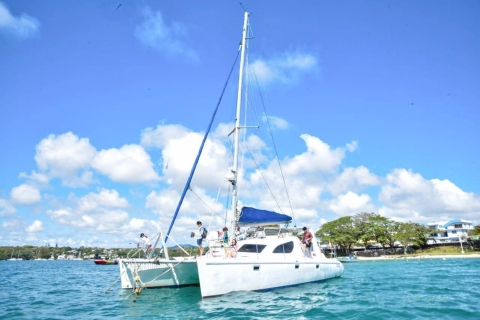 Mauritius: Catamaran cruise naar Ile Aux Cerfs met BBQ lunchTour met ophaal- en terugbrengservice naar je hotel