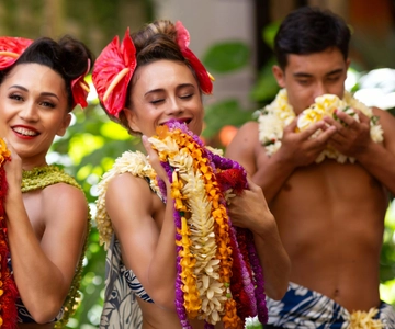 Oahu: Na Lei Aloha Luau in Waikiki with Optional Dinner