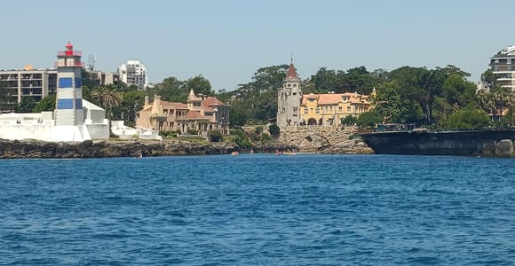 Cascais Coastal Secrets: 90-Minute Cruise with Free Drinks