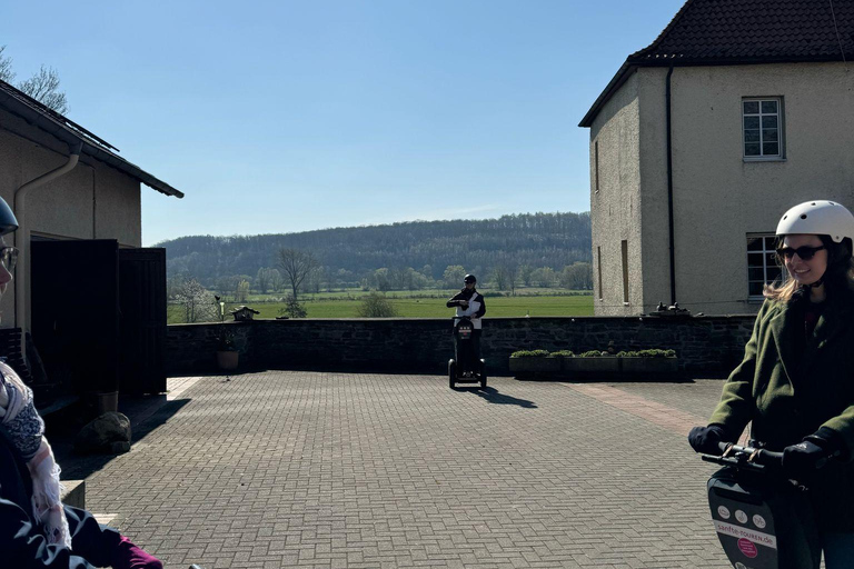 Châteaux forts, distillerie et la vallée de Muttental - Visite en Segway à KemnadeChâteaux entourés d&#039;eau, distillerie et la vallée de Muttental - Visite guidée en Segway à