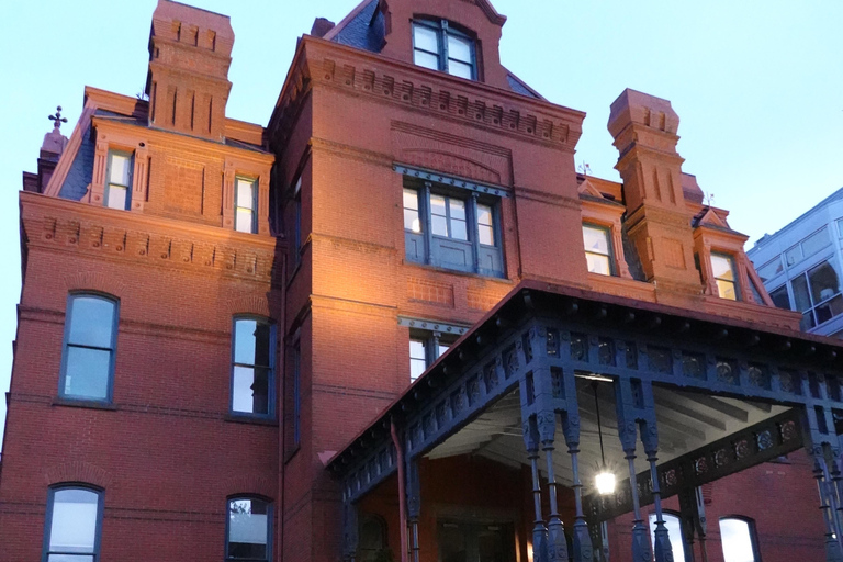 Excursão a pé noturna pelas mansões da Era Dourada de DupontExcursão a pé noturna pelas mansões Dupont da Era Dourada