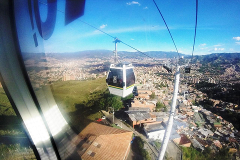 Medellín: Excursão de Metro e TeleféricoMedellín: Passeio de metrô e metrô a cabo