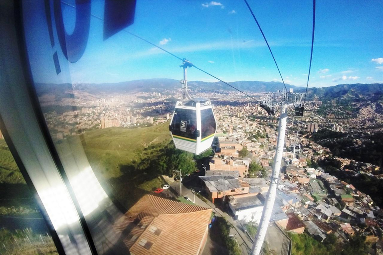 Medellín: Metro and Metro Cable Tour