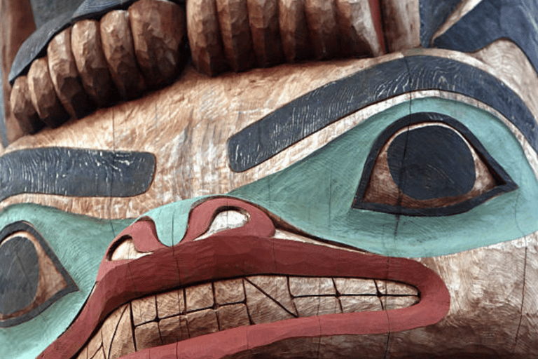 Sitka: Totem Poles, Raptor Centre, & Fortress of Bears Tour Sitka: Totem Poles, Local History and Fortress of Bears Tour