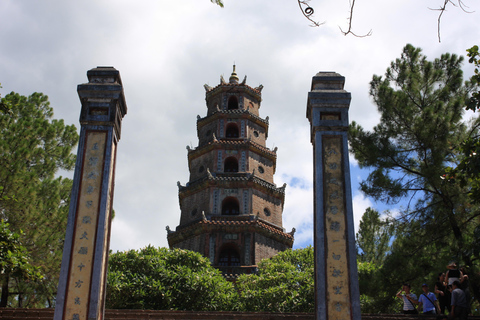 Hue: Crucero por el Río del Perfume con la Pagoda y Tumbas de Thien Mu