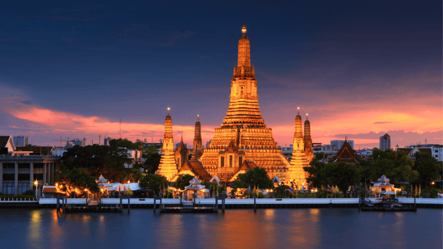 Bangkok: Wat Pho, Wat Arun at Dusk, and Flower Market Tour
