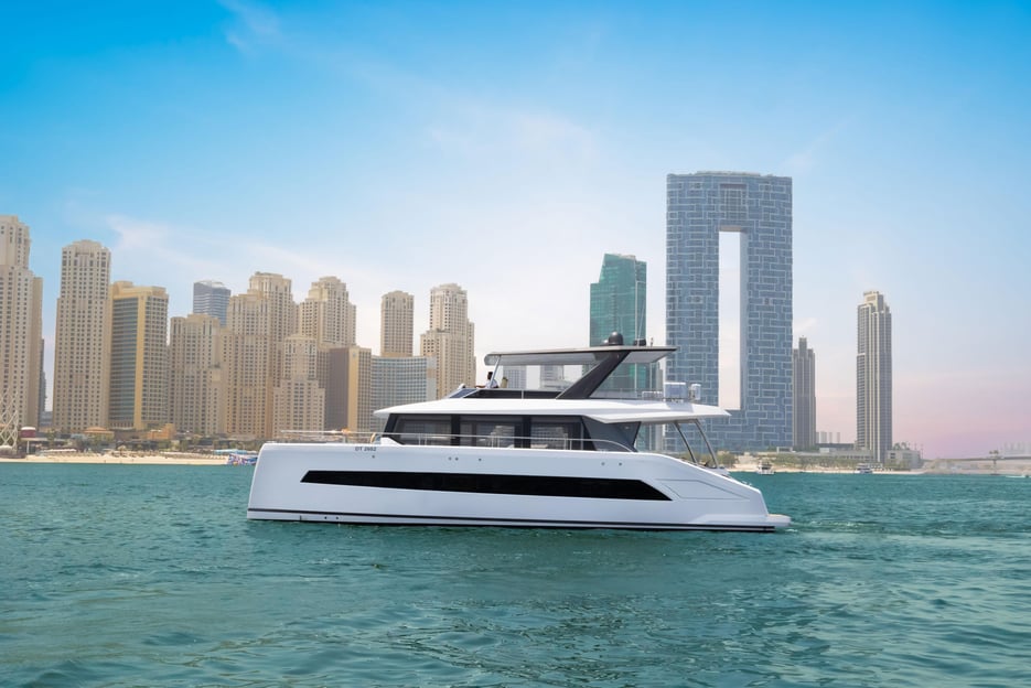 Dubai: Tur cu iahturi de lux cu grătar live și transfer la hotel