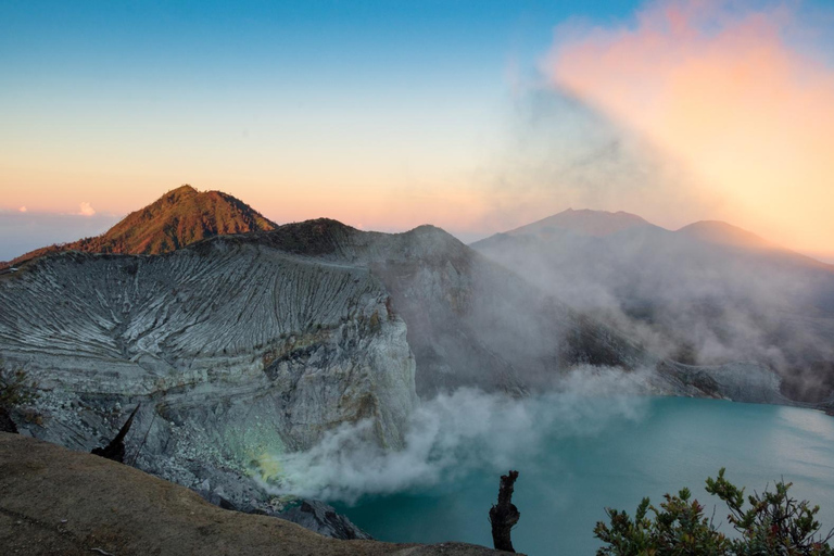 From Bali: Ijen Sunrise Tour & Breakfast at Local Restaurant