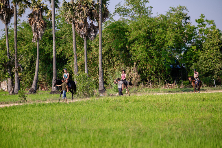 Siem Reap: Horseback Ride with Tour Guide at Phnom Krom (1 hour) Horseback Ride with Tour Guide