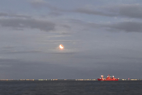 Lisbon: Solar Eclipse & Sunset Sailing Experience with Wine