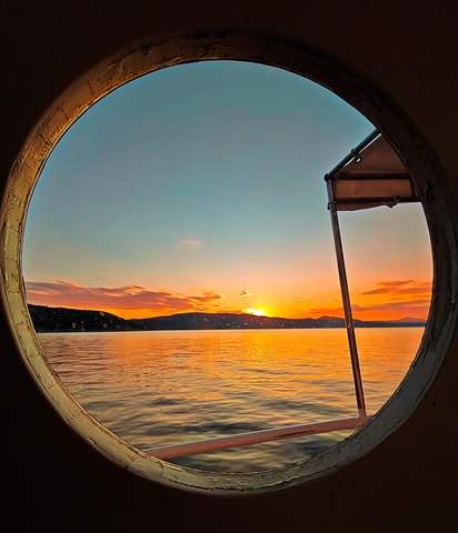 Krk: Zonsondergangcruise Blauwe Grot, dolfijnen zoeken & welkomstdrankje
