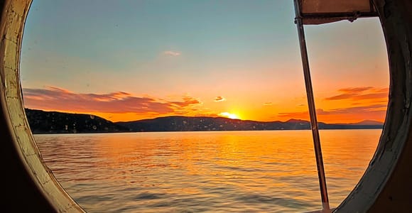 Krk: Sonnenuntergangs-Kreuzfahrt Blaue Höhle, Delfine beobachten & Begrüßungsgetränk
