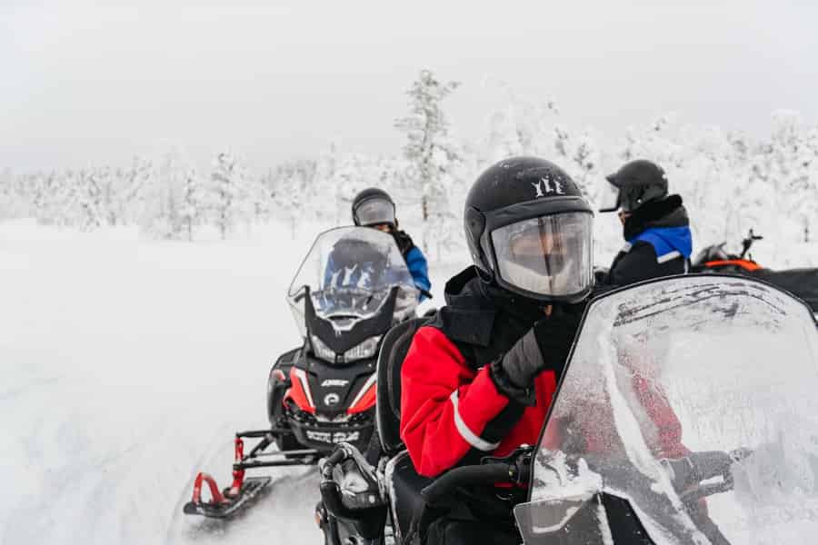 Rovaniemi: Schneemobil-Safari, Rentier- und Husky-Schlittenfahrt. Foto: GetYourGuide