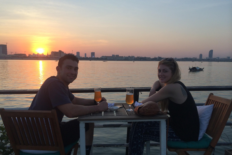 Phnom Penh: Private Sunset Cruise with English Speak Guide
