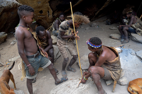 Au départ d'Arusha : circuit du lac Eyasi, des villages Datoga et HadzabeAu départ d'Arusha : visite du lac Eyasi, des villages Datoga et Hadzabe