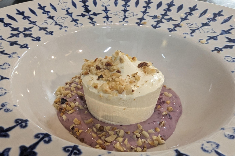 Gemensam middag i en gammal toskansk bondgård