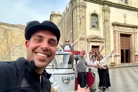 Tour privato del Padrino + degustazione di vini siciliani e di casa