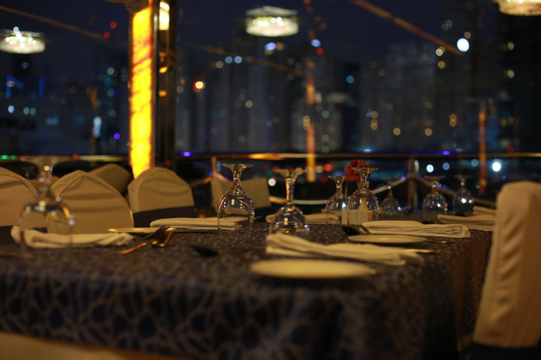 迪拜码头多哈游船：自助晚餐与现场娱乐迪拜码头传统帆船游：自助晚餐与现场娱乐表演