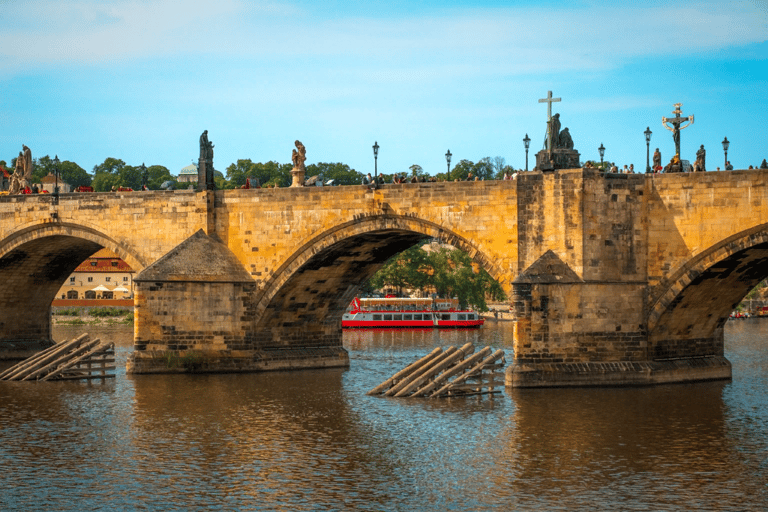 Prague: Vltava River Cruise in Jazz Style and Commentary