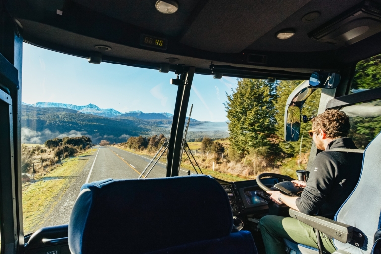 Milford Sound: wycieczka autokarowa i rejsowa z QueenstownWyjazd z centralnego miejsca spotkania Queenstown