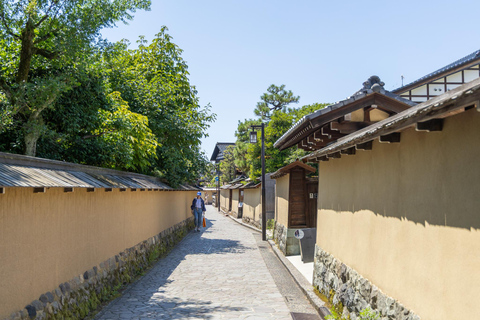 Kanazawa: Private Tour with Photographer and Photoshoot Kanazawa: Private Tour with Photographer - Half Day