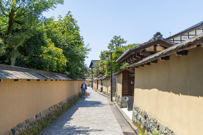 Kanazawa: Private Tour with Photographer and Photoshoot Kanazawa: Private Tour with Photographer - Half Day