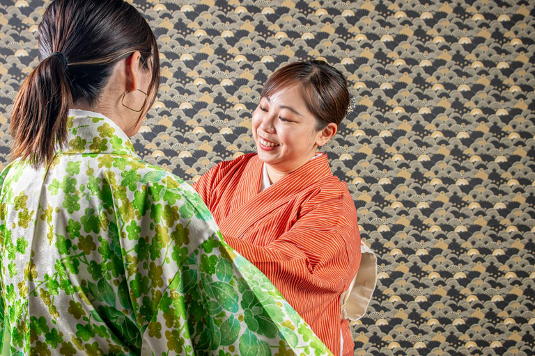 Osaka: Sumo Show with Halal Sukiyaki Group Sumo Show with Halal Sukiyaki set