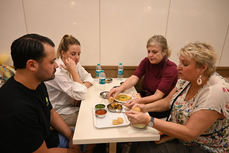 Bangalore: Foodie Tour, Local Market, & Mystery Nandi Temple Bangalore:Food Street Walk+Local Market+Mystery Nandi Temple